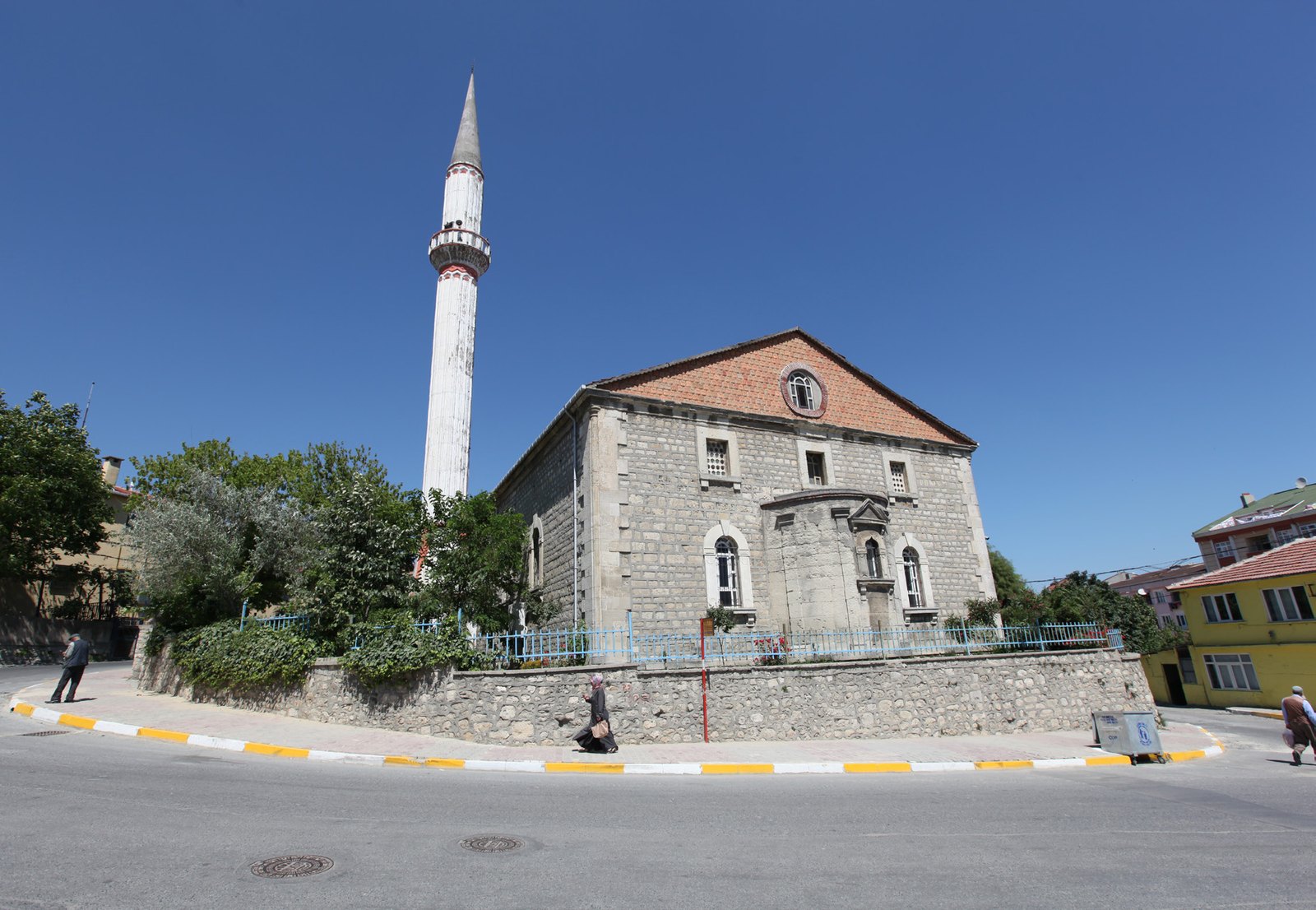 Arnavutköy Osmanlı Camii restorasyon sonrası dış cephe