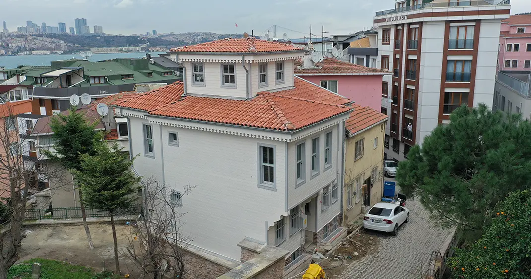 Kaptanpaşa Camii Meşrutası tamamlanan sokak cephesi