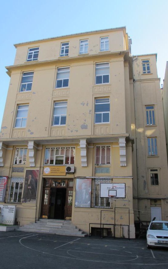 Nişantaşı Anadolu Lisesi restorasyon öncesi dış cephe