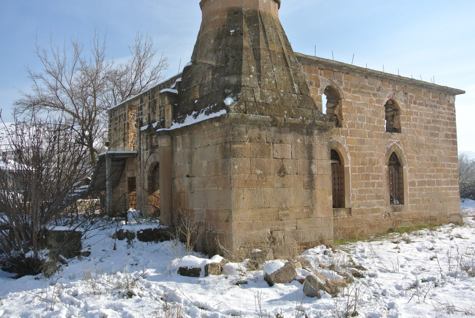Radanya Mahmut Ağa Camii restorasyon öncesi dış görünüm