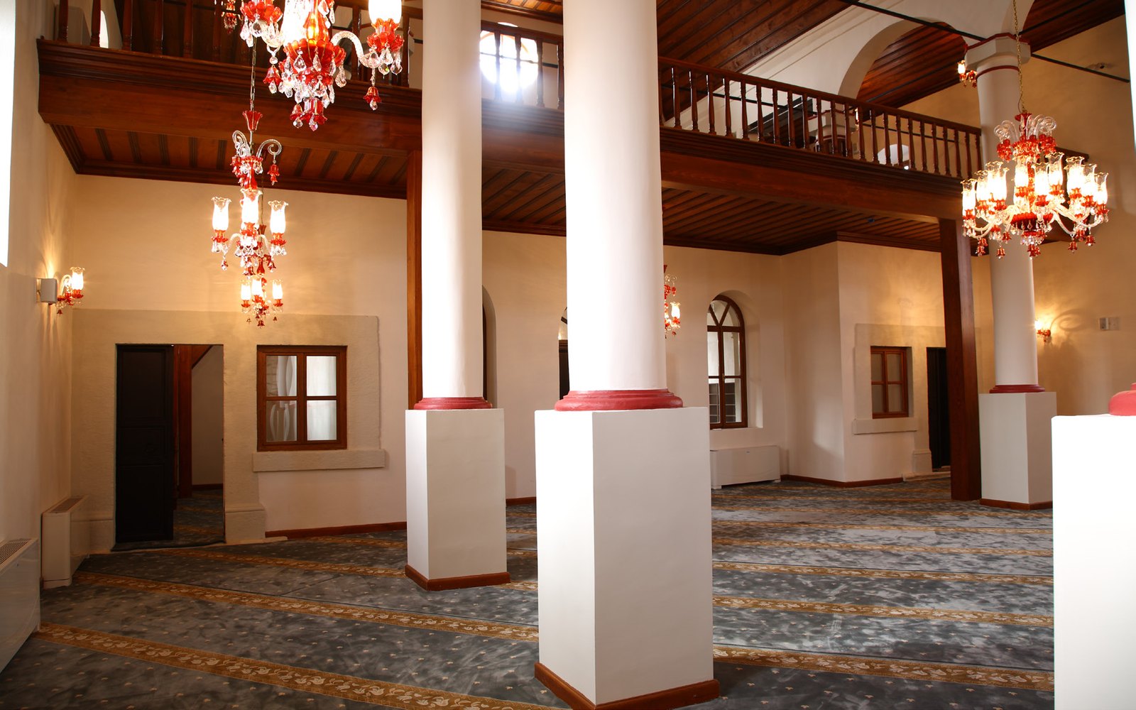 Arnavutköy Osmanlı Camii harim ve kadınlar mahfili