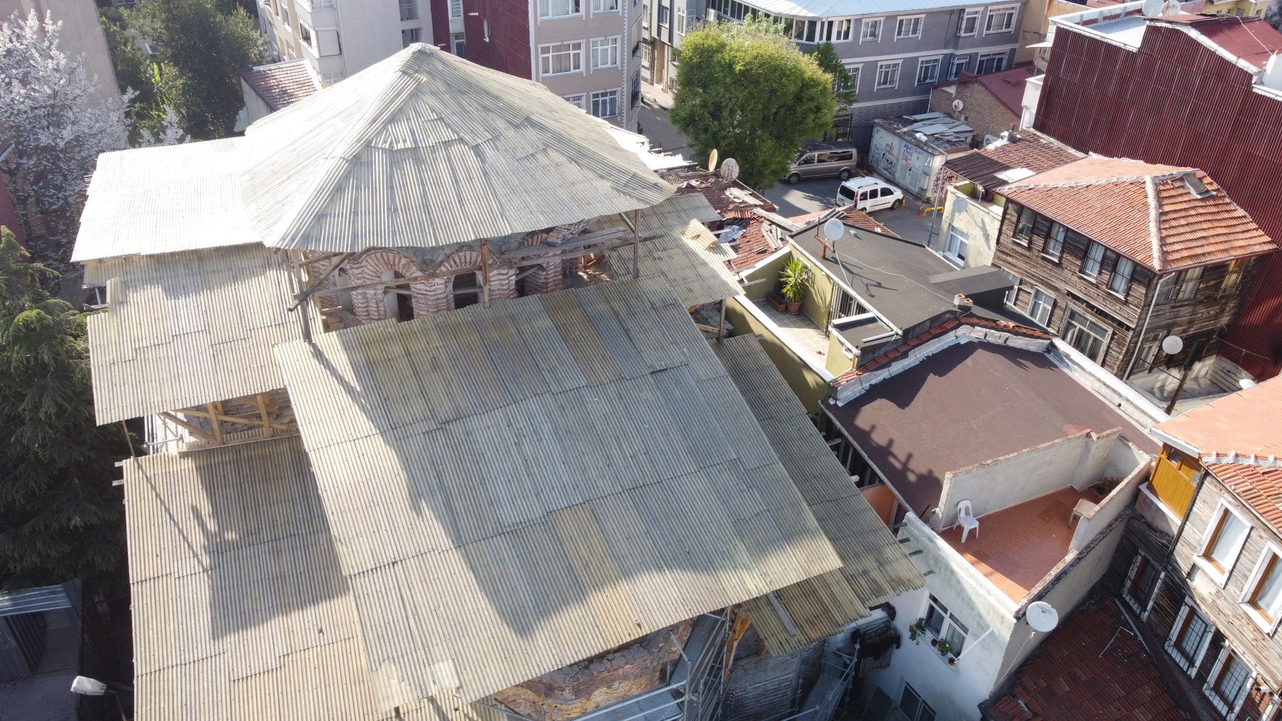 Eski İmaret-i Atik Camii geçici koruma çatısı