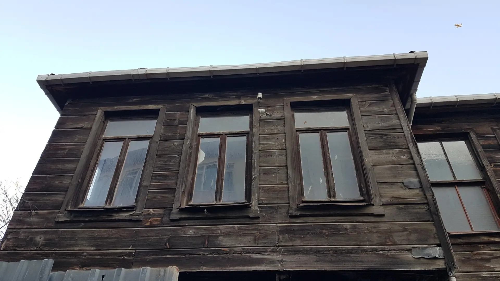 Kaptanpaşa Meşrutası bozulmuş ahşap cephe ve doğramalar