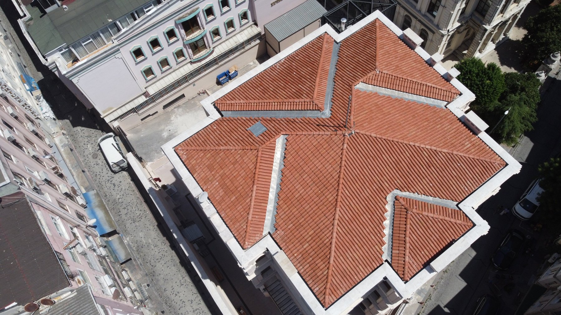Cağaloğlu MTAL çatı drone görünümü