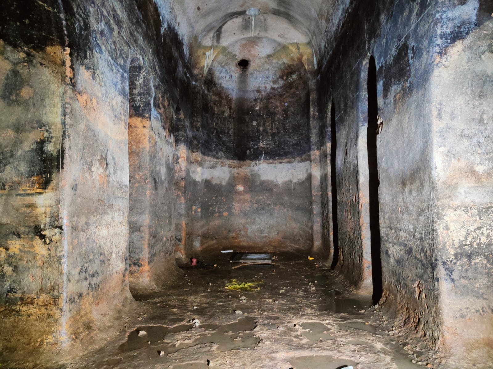 Eski İmaret-i Atik Camii nem ve yüzey bozulmaları