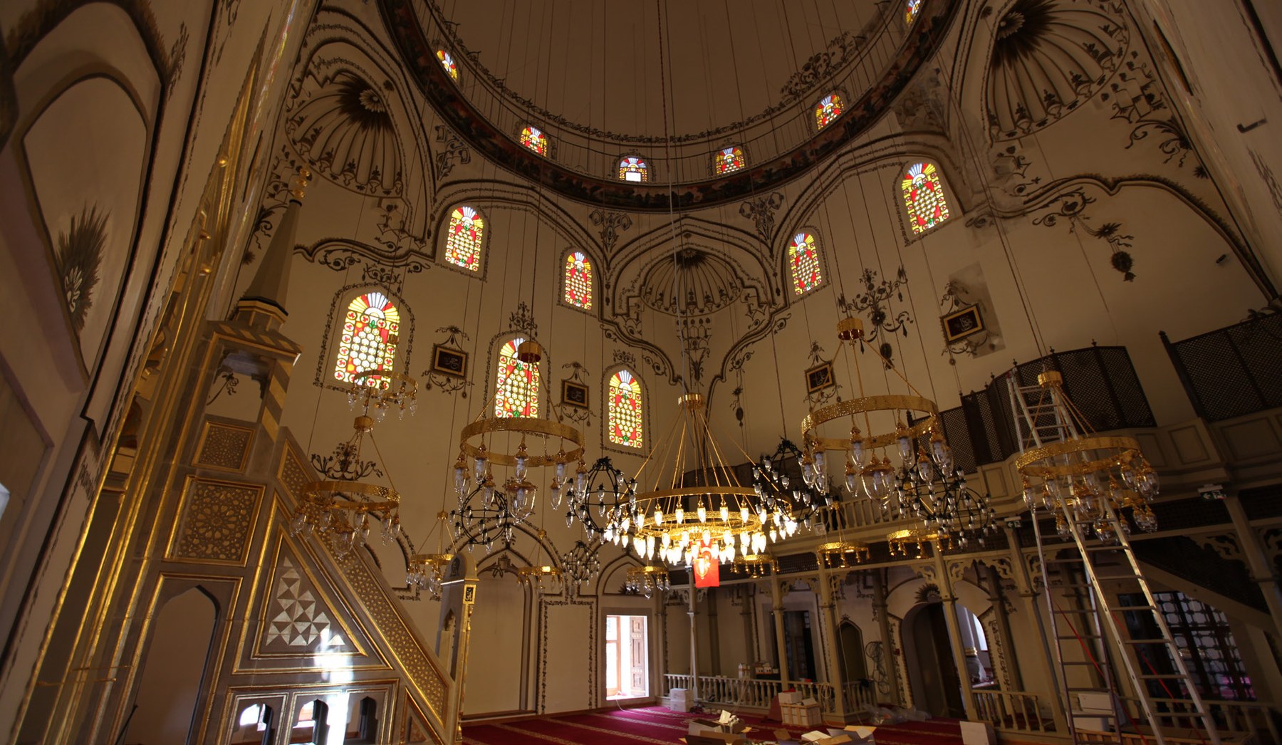 İshak Çelebi Camii harim restorasyon sonrası