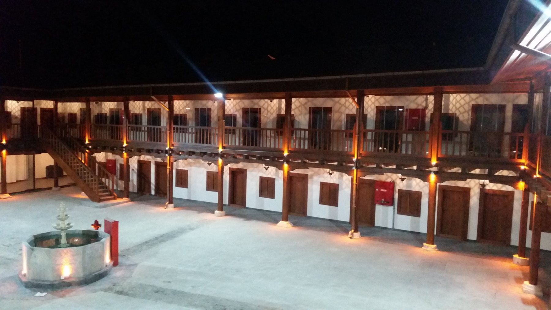 Vezirköprü Taşhan gece avlu görünümü