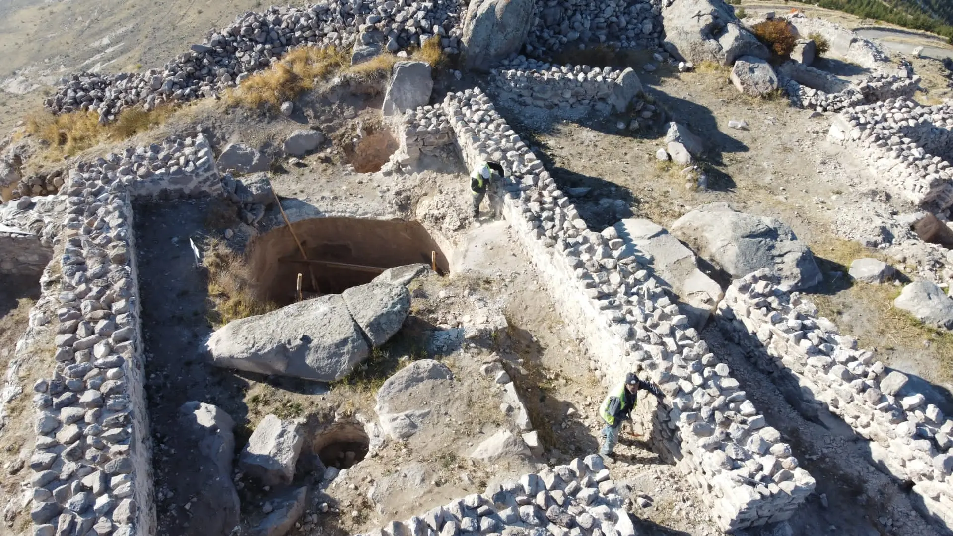Gevele Kalesi sarnıç ve çevresindeki taş duvarların konservasyonu
