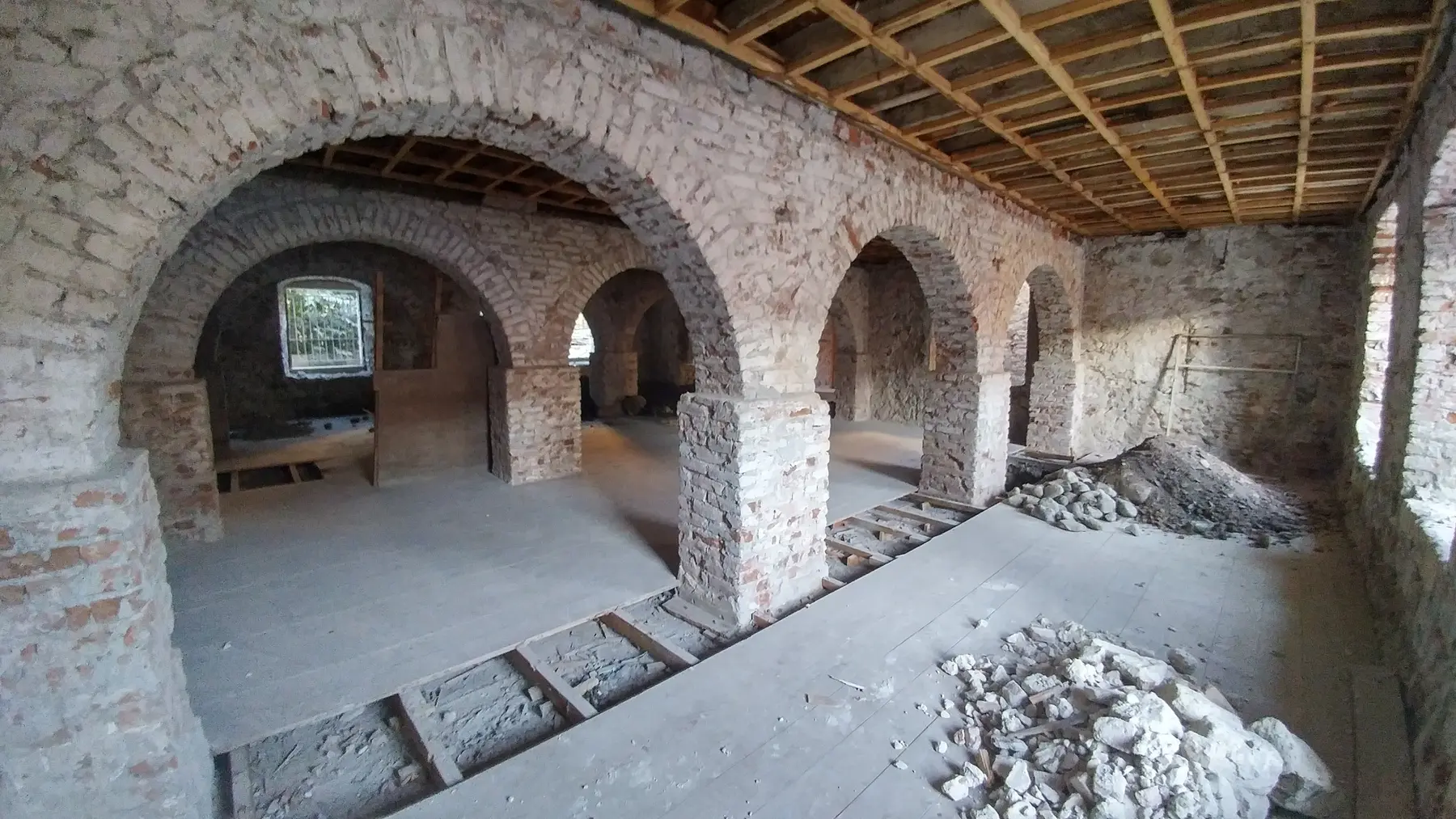 Süleyman Paşa Medresesi kâgir duvar ve revaklarda restorasyon çalışması