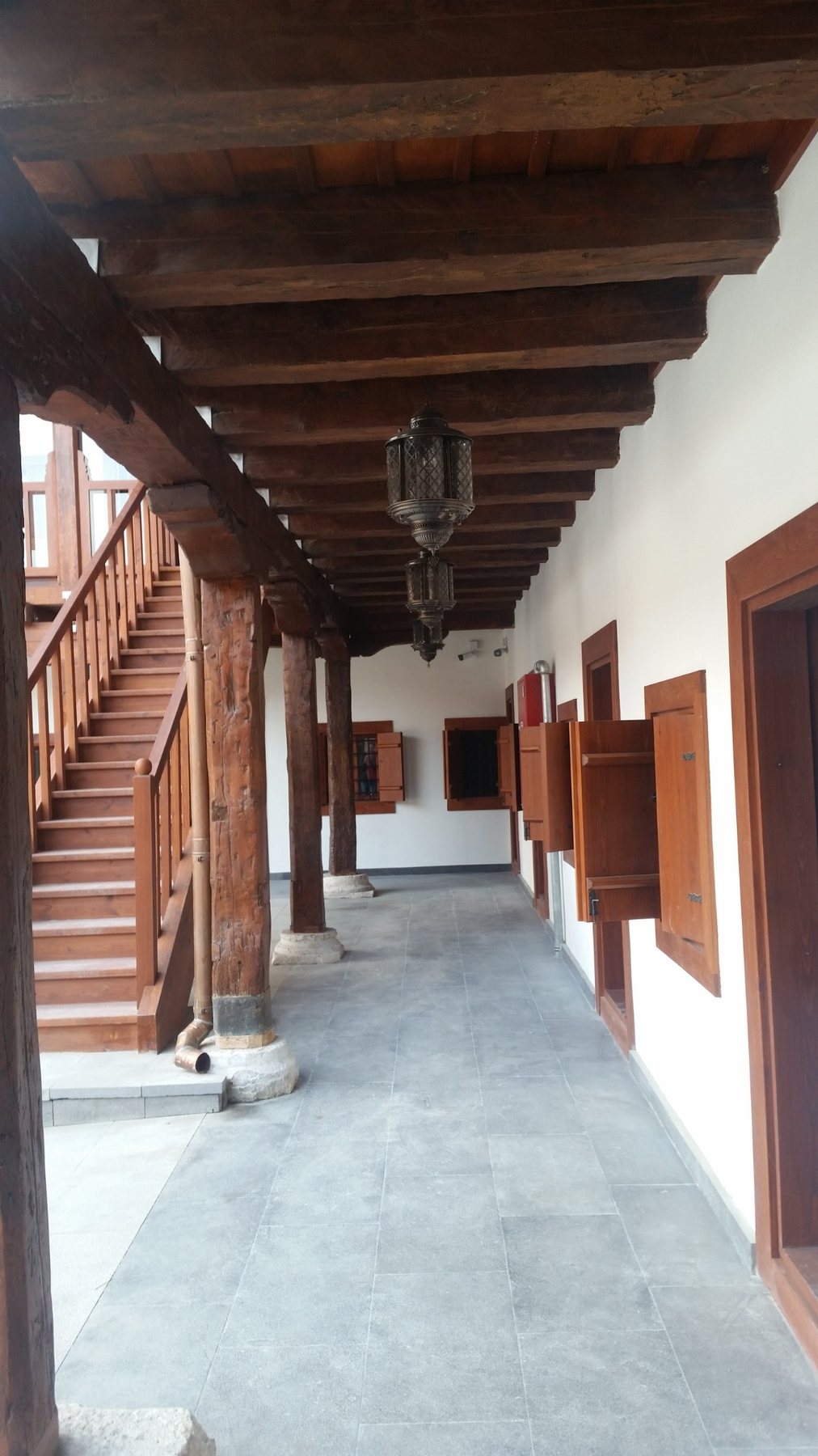 Vezirköprü Taşhan ahşap merdiven ve revak