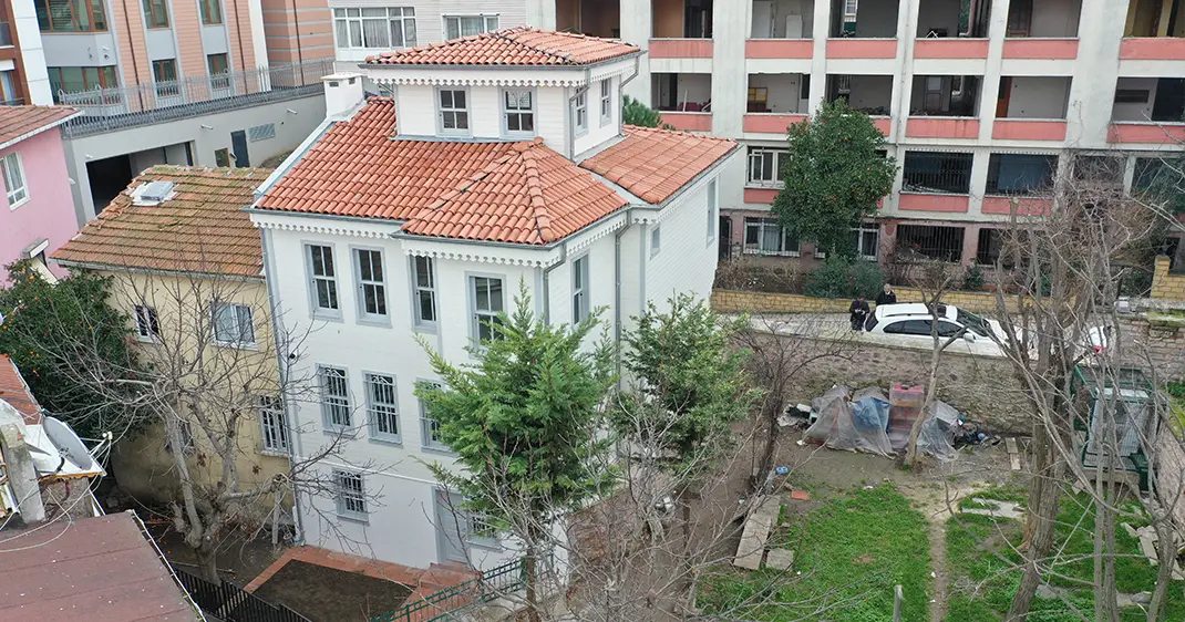 Kaptanpaşa Camii Meşrutası tamamlanan bahçe cephesi