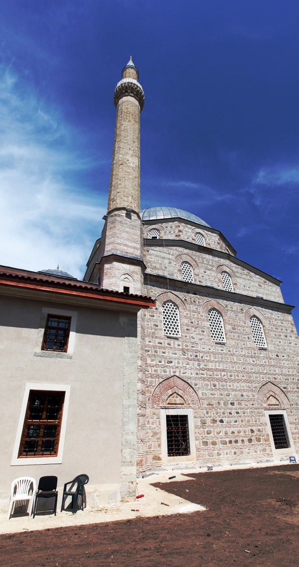 İshak Çelebi Camii ana giriş dış görünüm