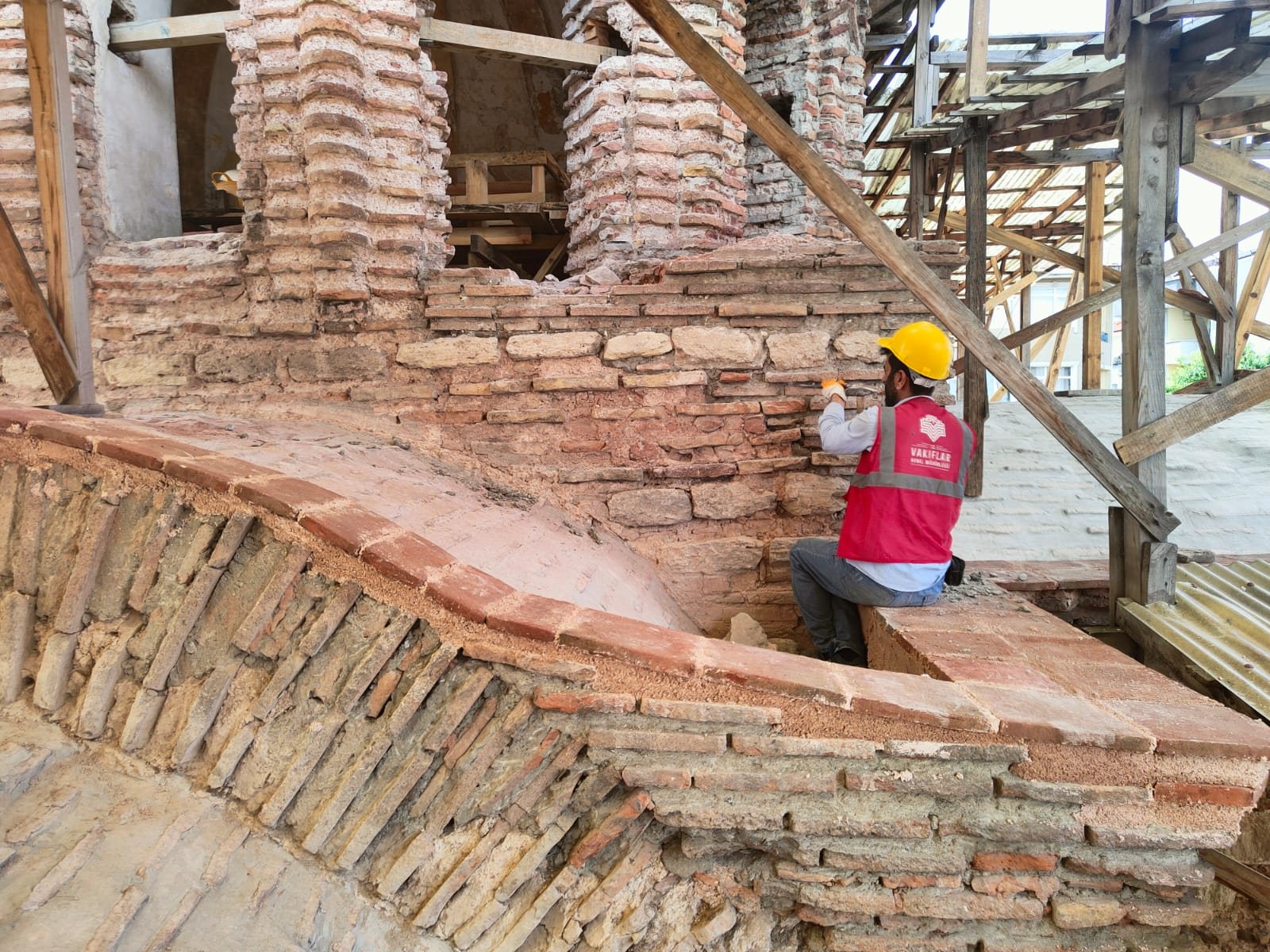 Eski İmaret-i Atik Camii kagir yüzey onarımı