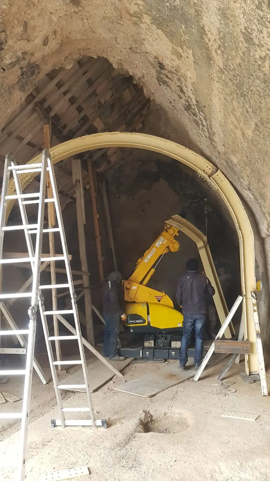 Gevele Kalesi kaya oyma sarnıçta çelik koruma taşıyıcısı