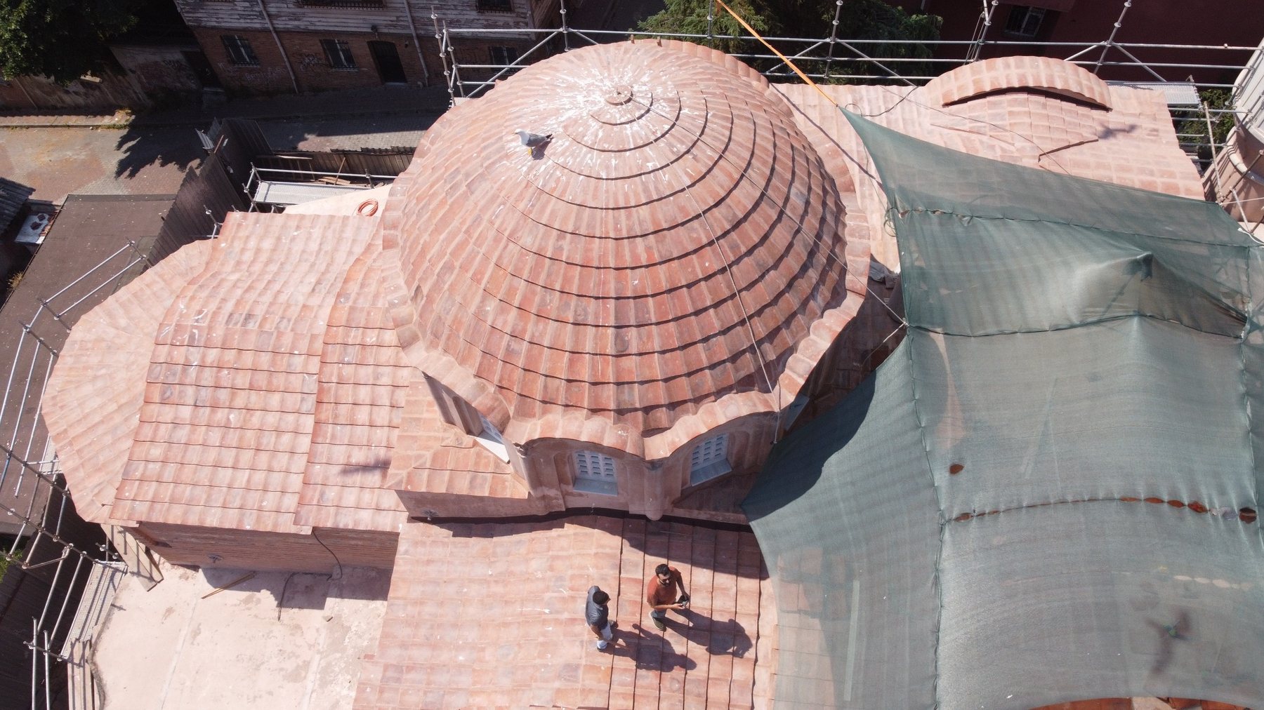 Eski İmaret-i Atik Camii kiremit kaplı ana kubbe ve üst örtü uygulaması