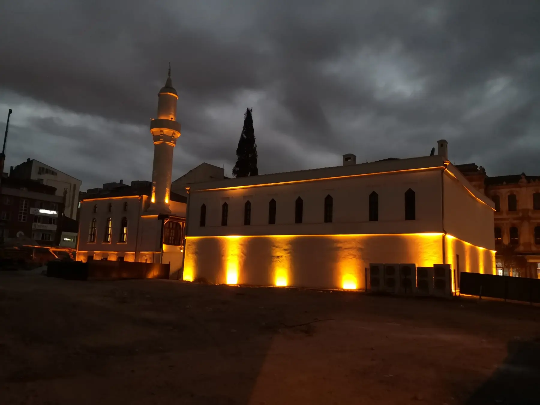 Süleyman Paşa Medresesi ve Medrese Camii gece aydınlatması