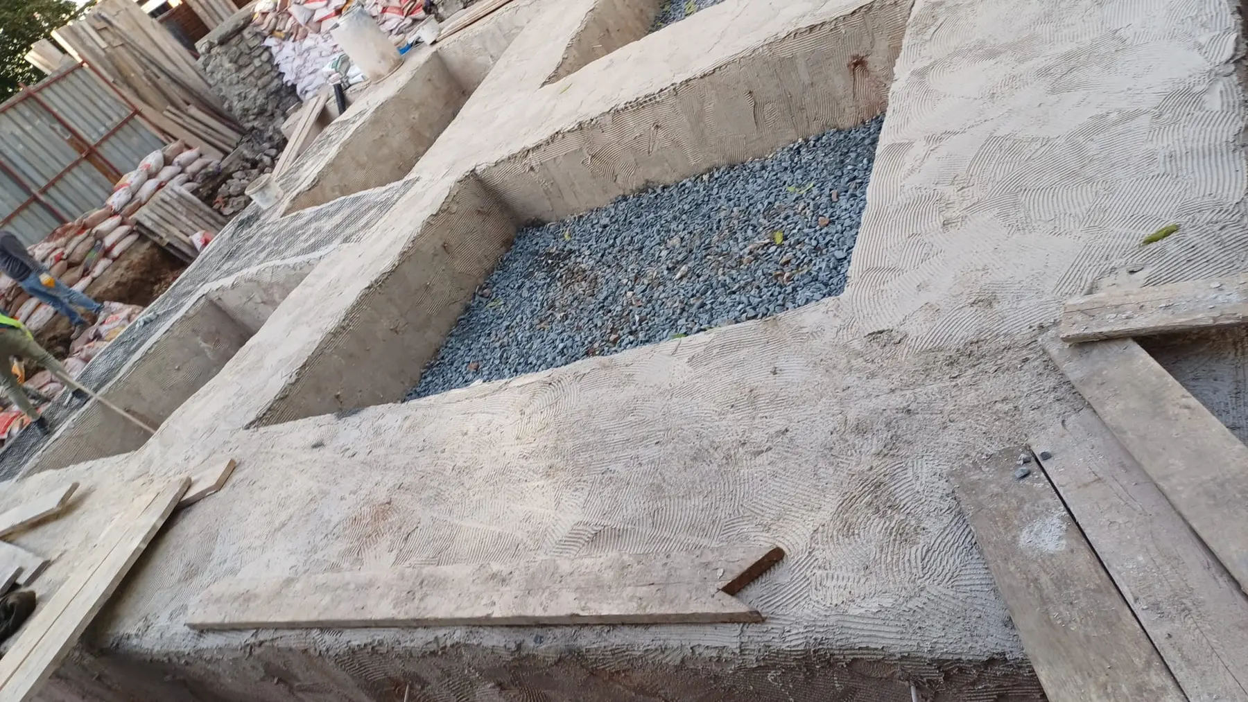 Şeyh Zengi Tekkesi kırmataş dolgu ve temel bölmeleri