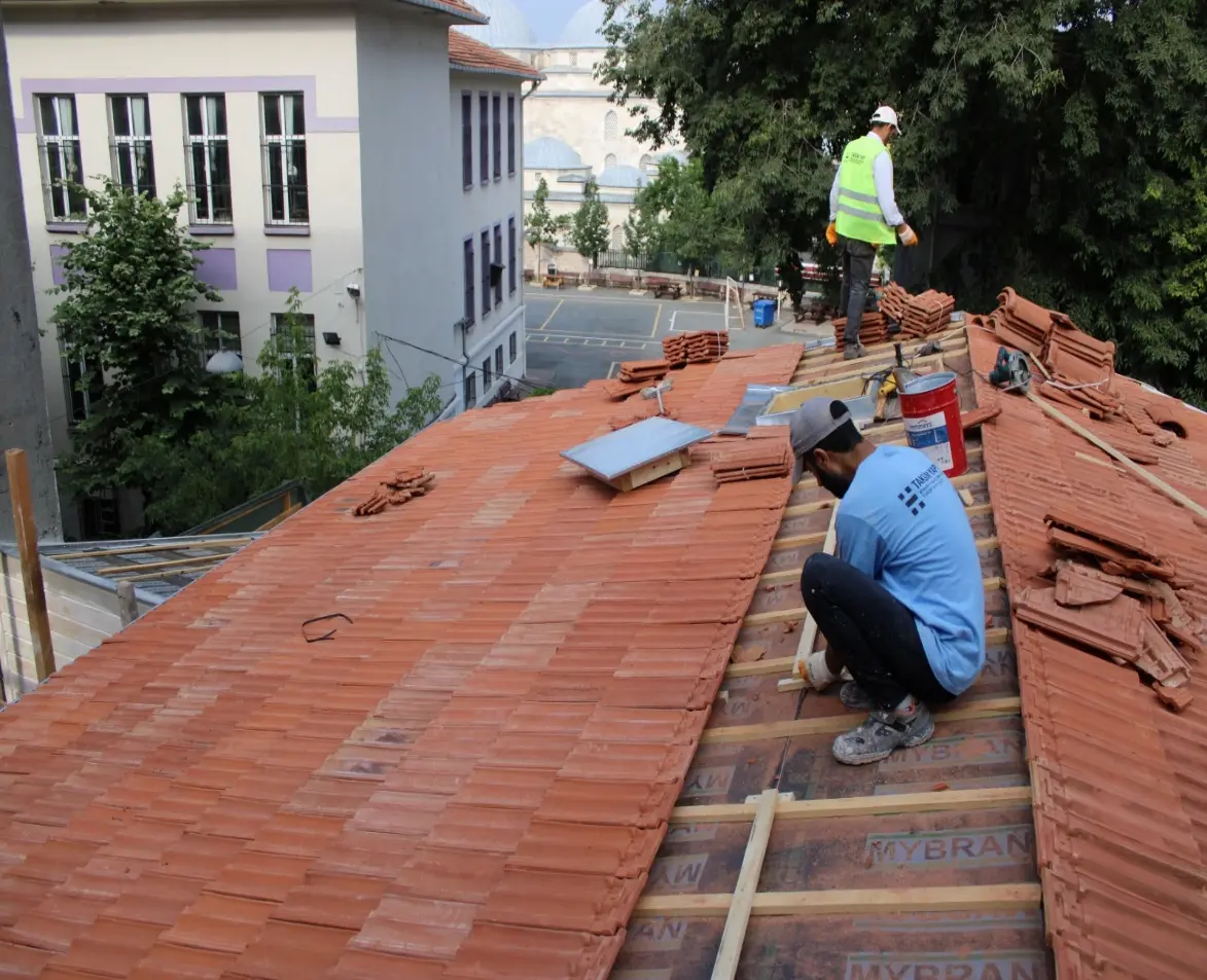 Şeyh Zengi Tekkesi Marsilya tipi kiremit çatı örtüsü