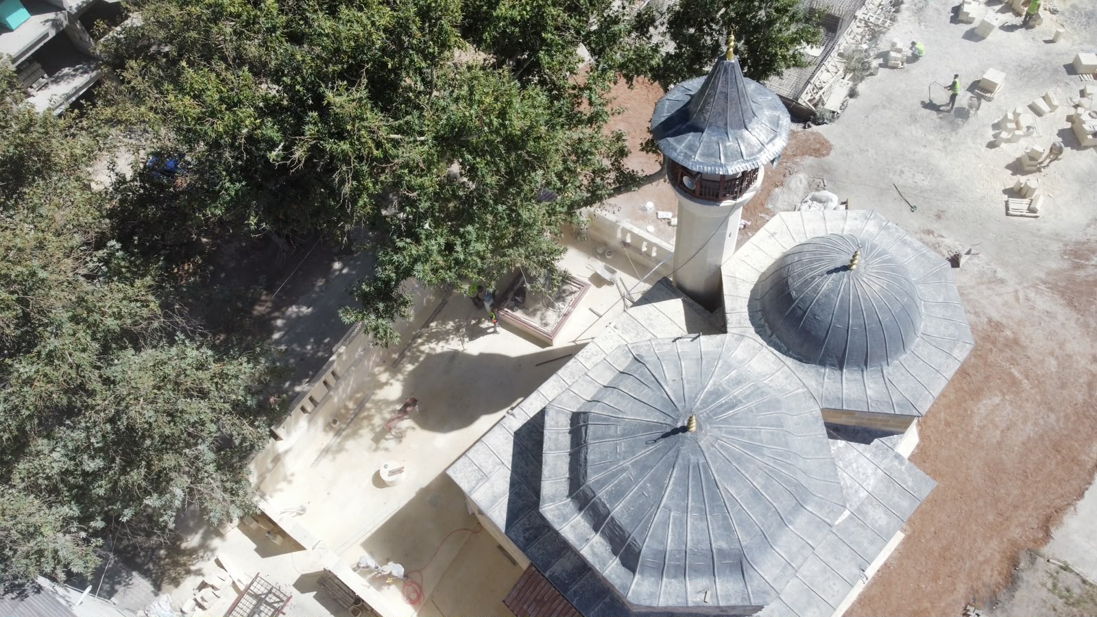 Kubbeler ve minare, kuşbakışı görünüm